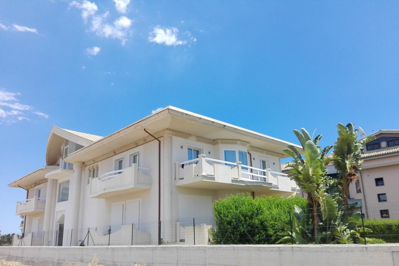 Ermes Bed & Breakfast Avola Luaran gambar